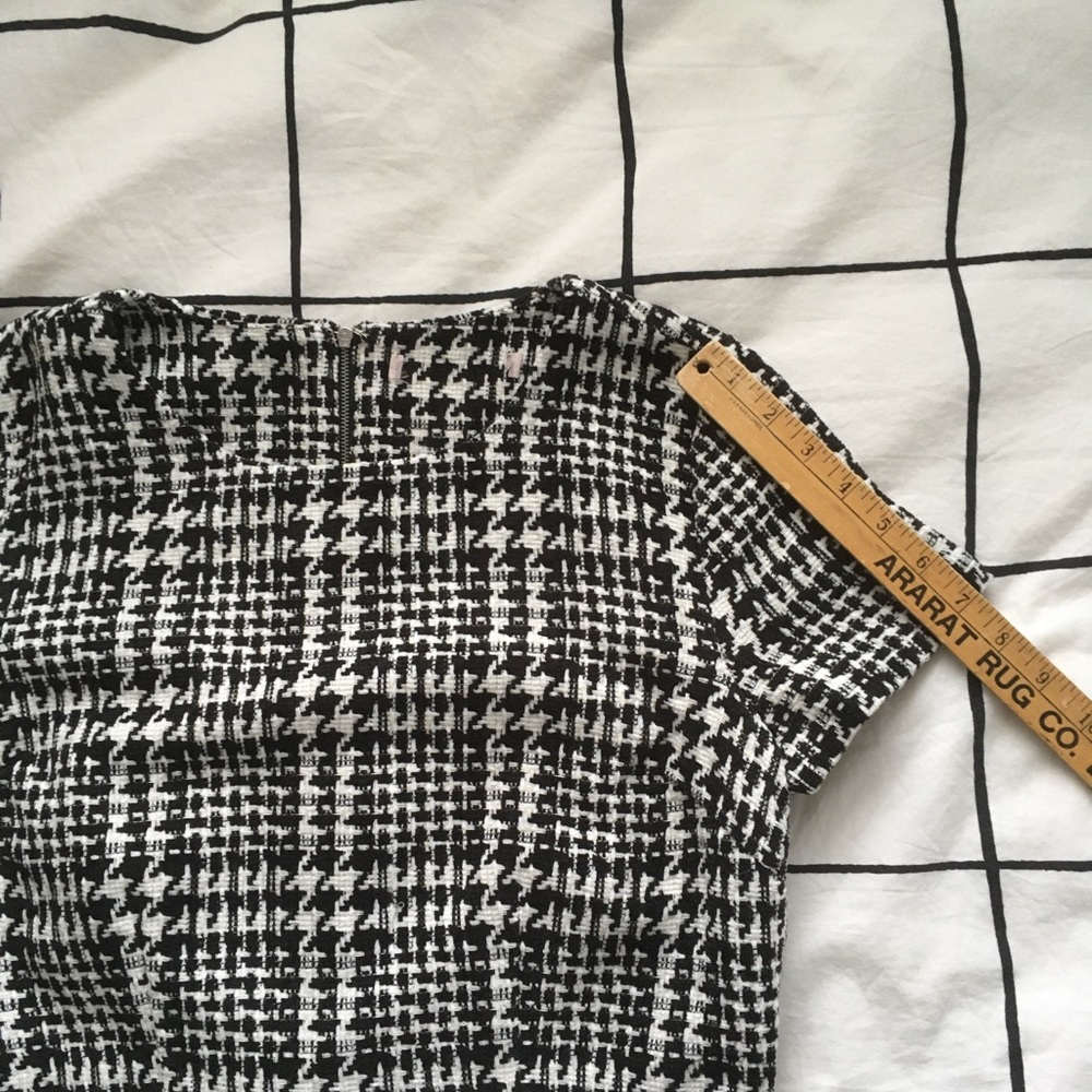 Cropped tweed-like structure patterned top - Picture 6 of 7